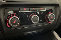 valkoinen Volkswagen Jetta 2012 kuva 22.