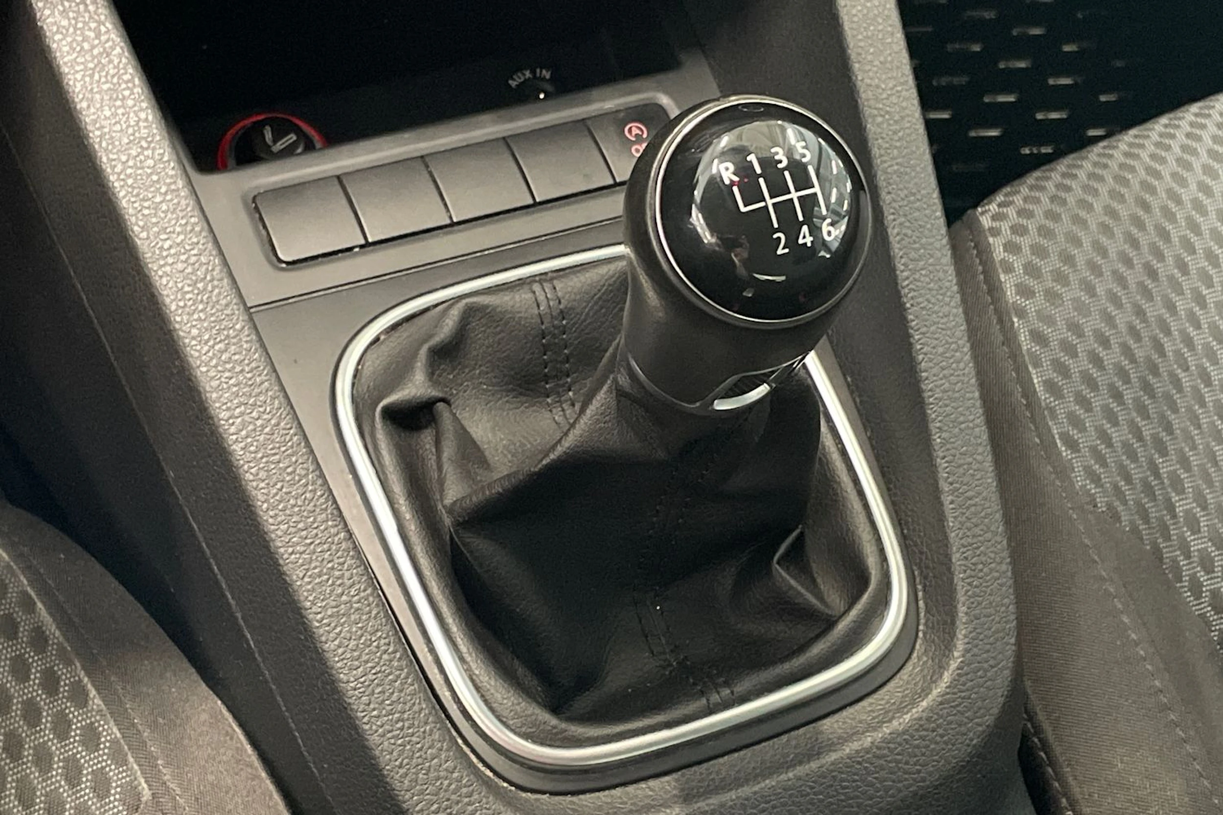 valkoinen Volkswagen Jetta 2012 kuva 23.