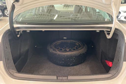 valkoinen Volkswagen Jetta 2012 kuva 26.