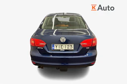 sininen Volkswagen Jetta 2012 kuva 4.