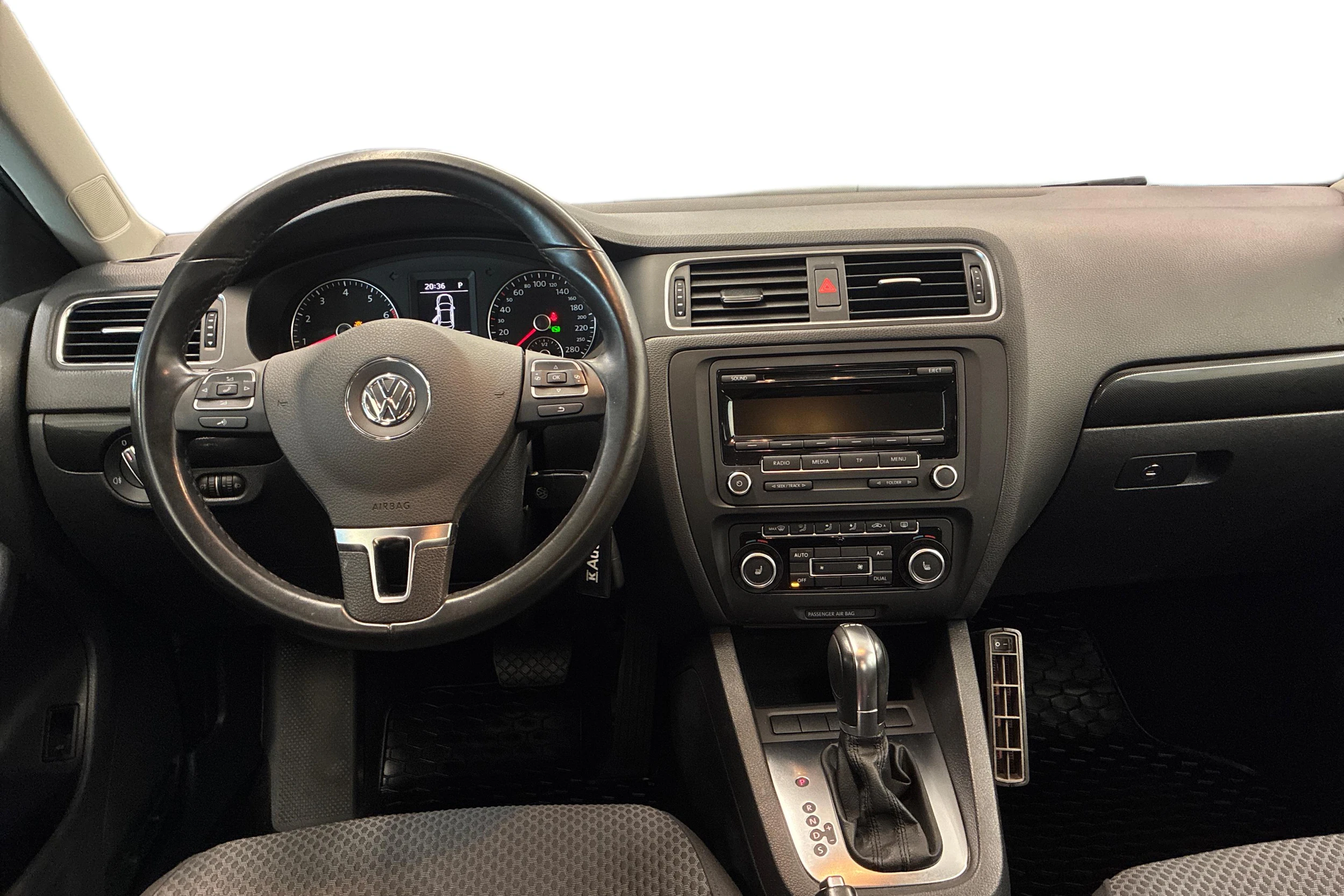 sininen Volkswagen Jetta 2012 kuva 9.