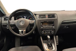 sininen Volkswagen Jetta 2012 kuva 9.