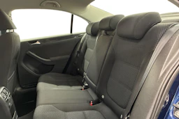 sininen Volkswagen Jetta 2012 kuva 11.