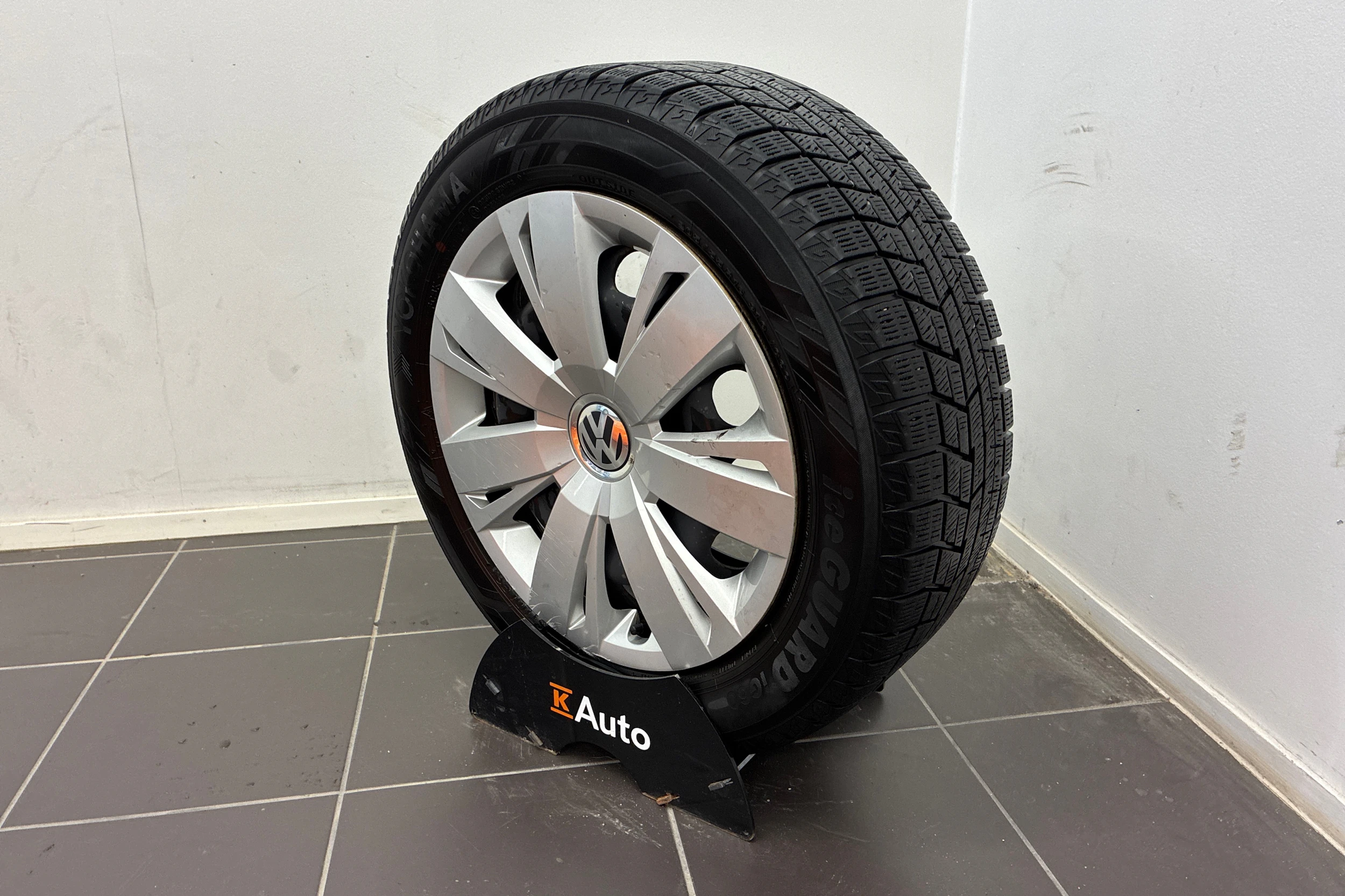 sininen Volkswagen Jetta 2012 kuva 13.