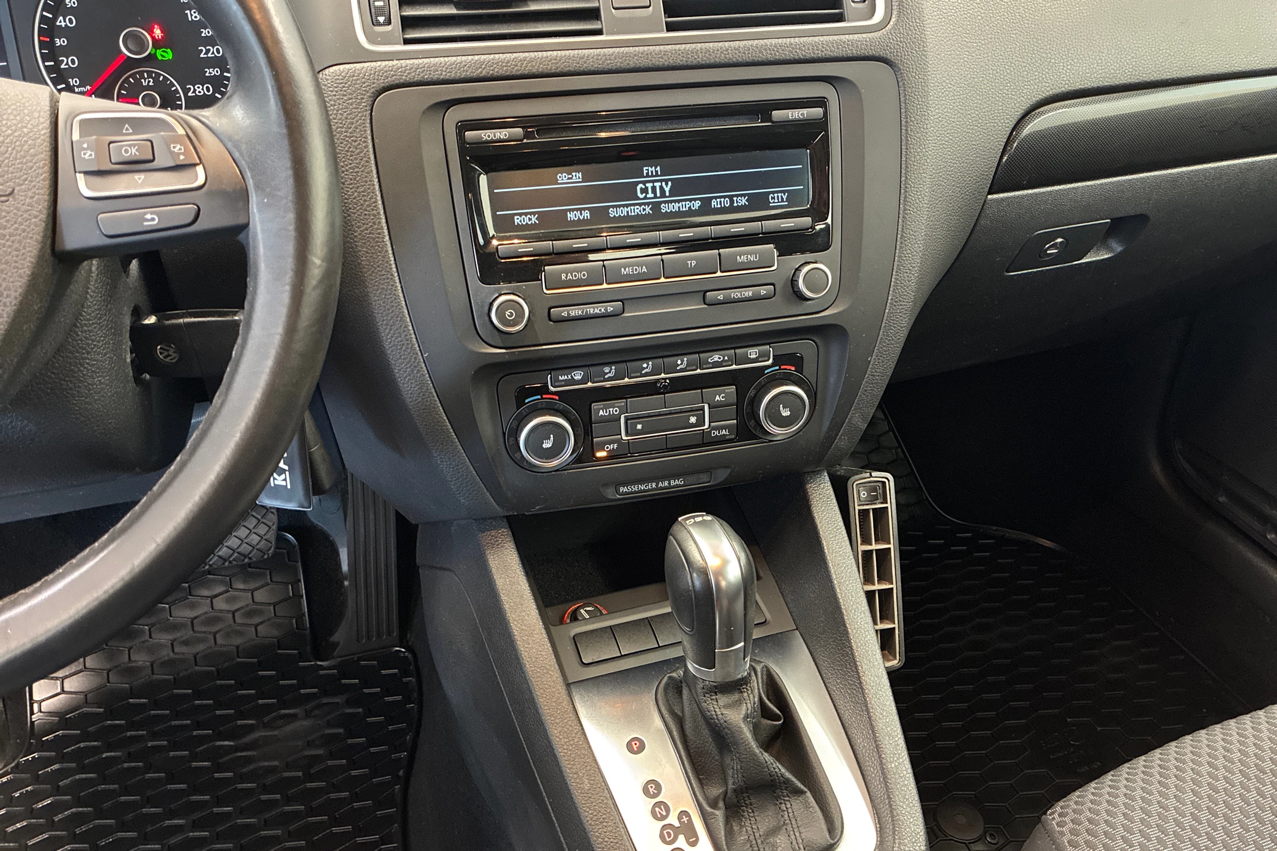 sininen Volkswagen Jetta 2012 kuva 20.