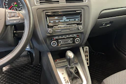 sininen Volkswagen Jetta 2012 kuva 20.
