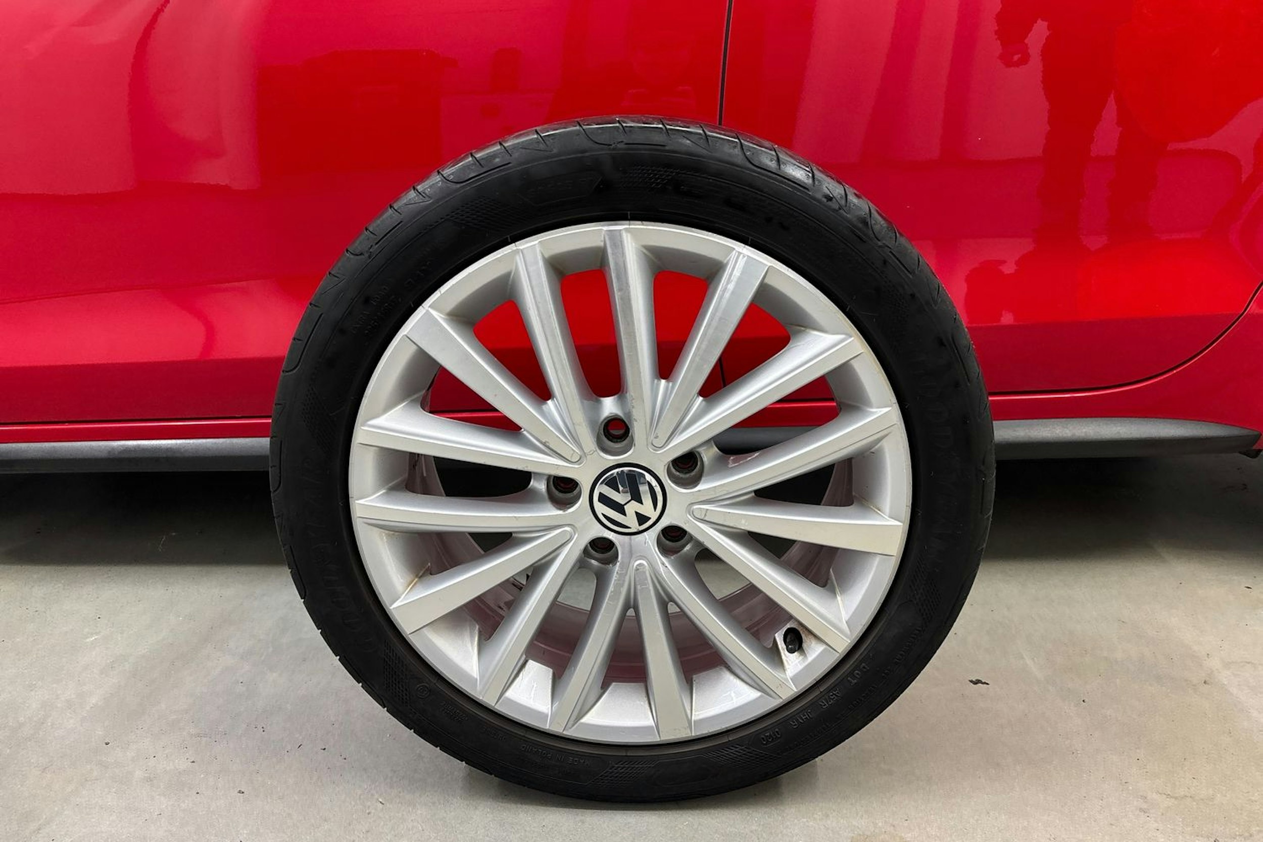 Punainen Volkswagen JETTA 2013 kuva 10.