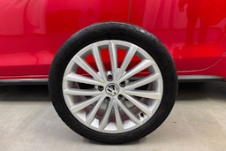 Punainen Volkswagen JETTA 2013 kuva 10.