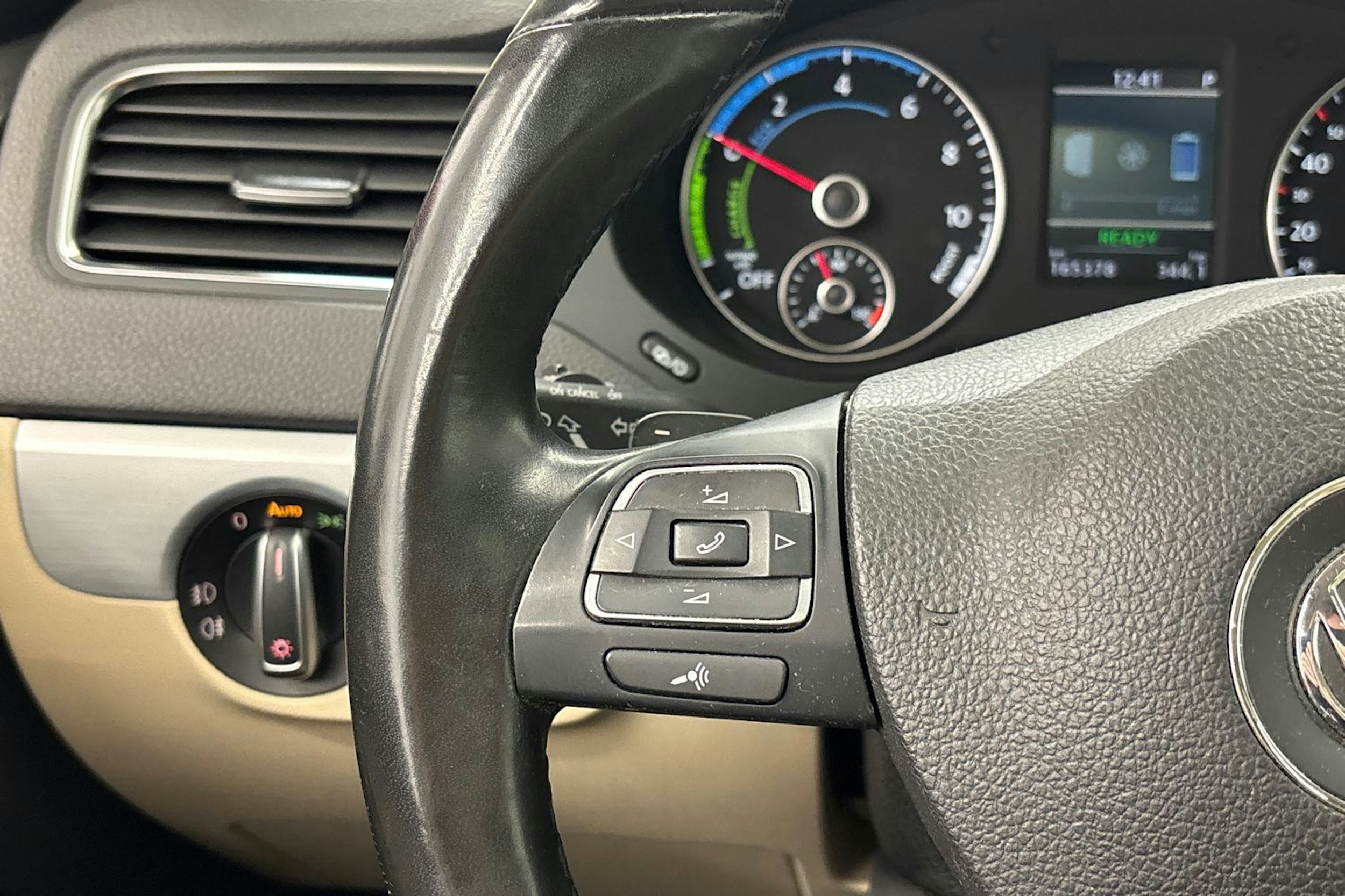 Punainen Volkswagen JETTA 2013 kuva 11.