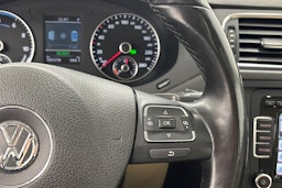 Punainen Volkswagen JETTA 2013 kuva 12.