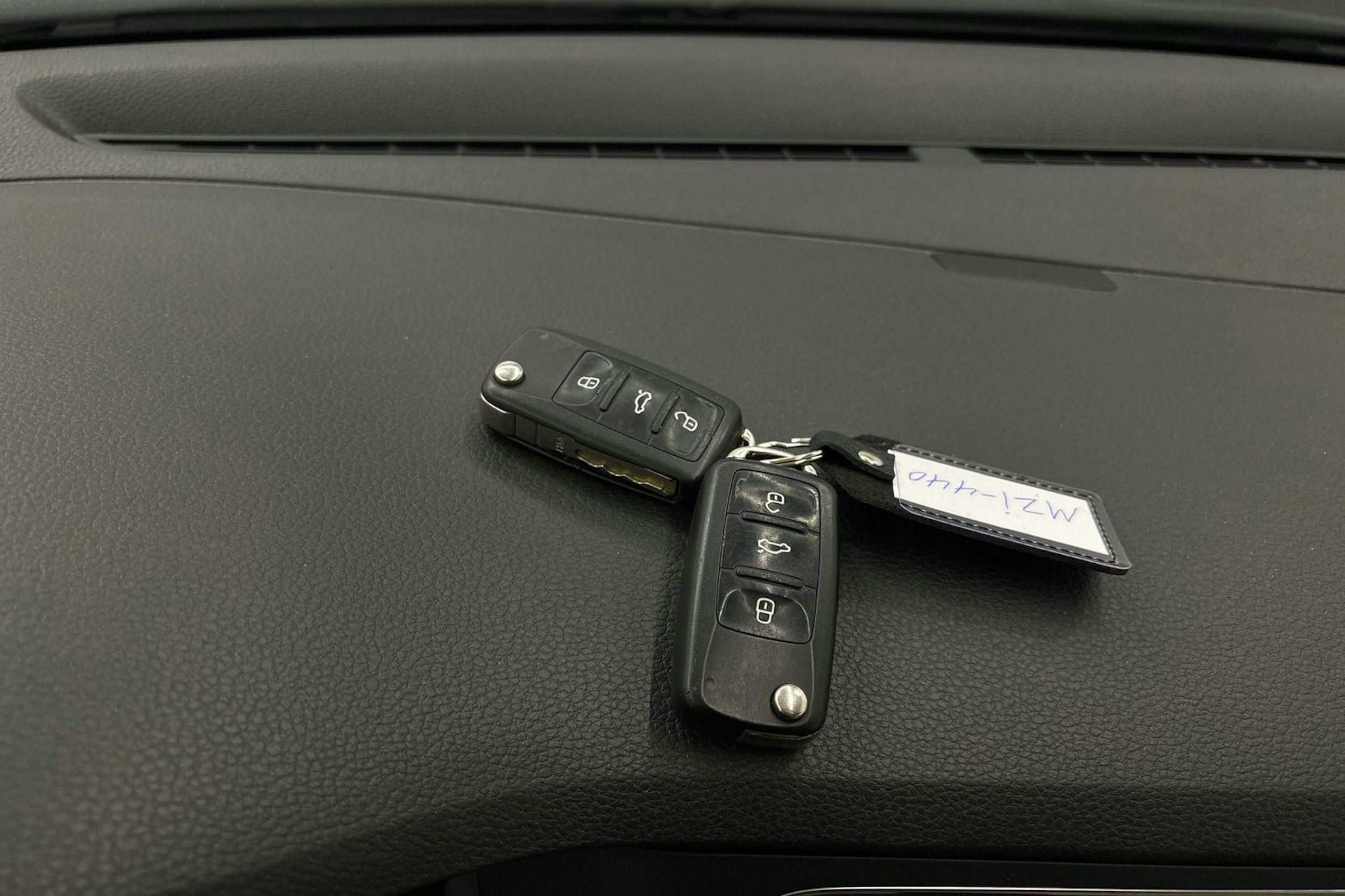 Punainen Volkswagen JETTA 2013 kuva 16.