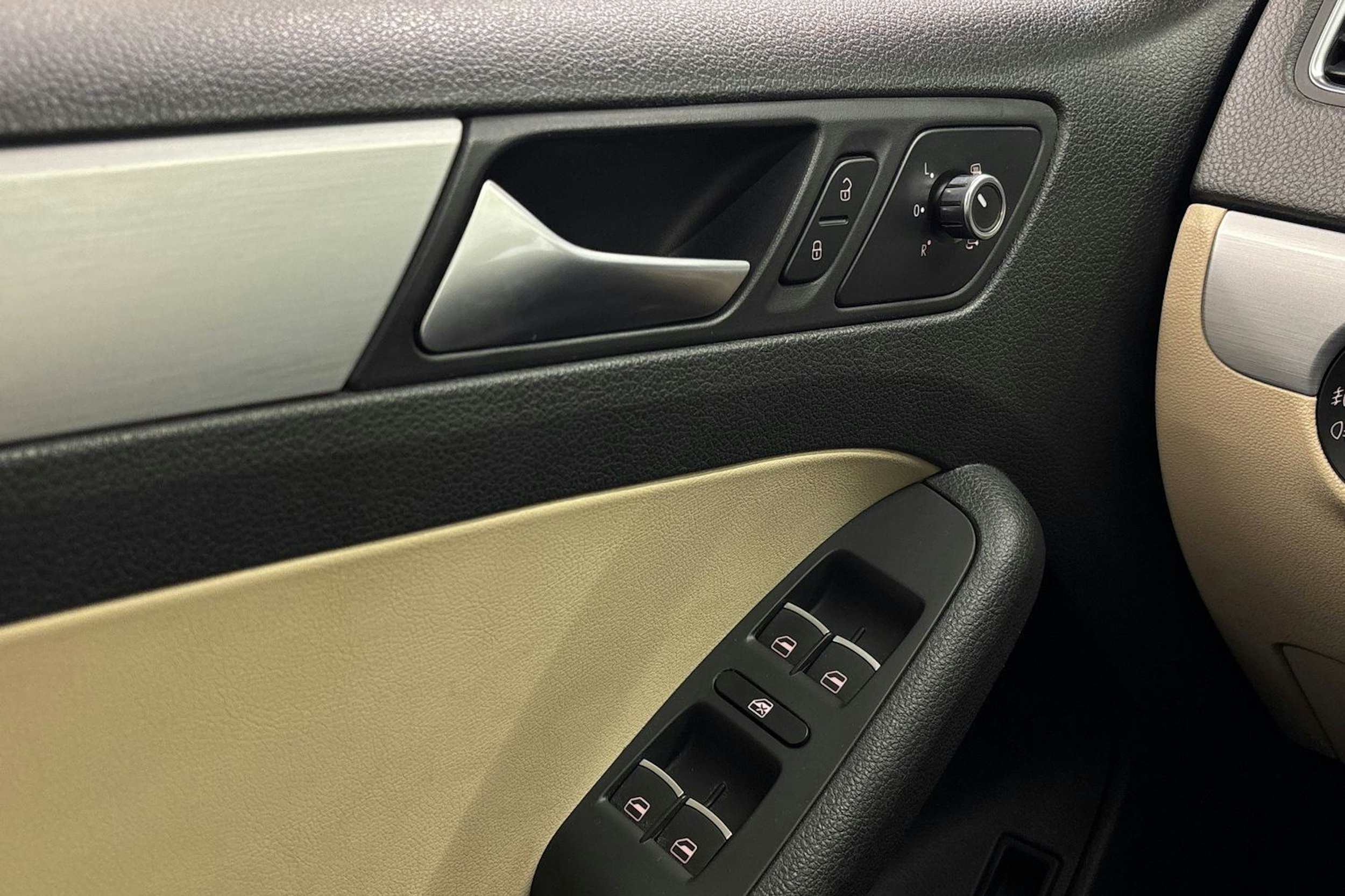 Punainen Volkswagen JETTA 2013 kuva 20.