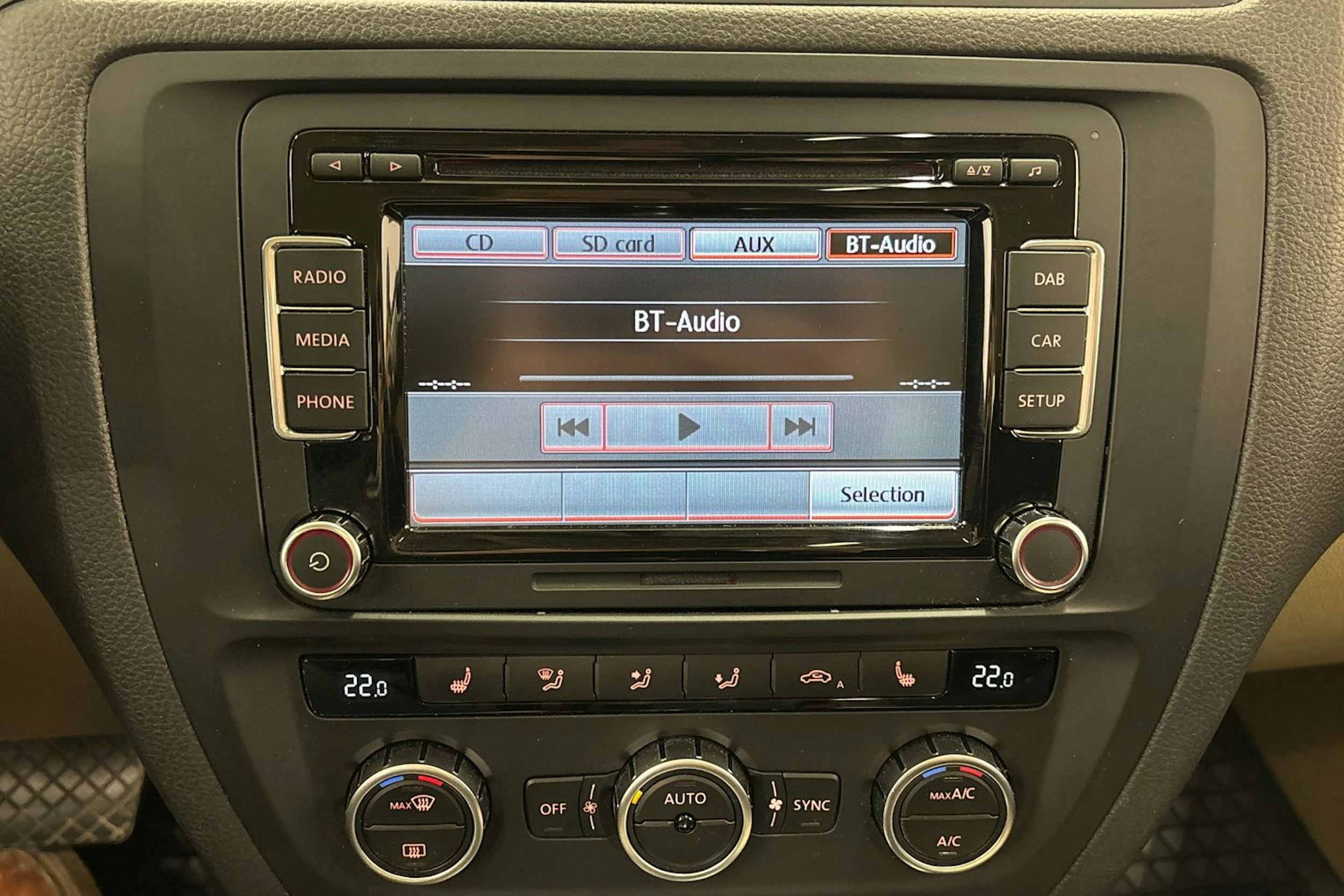 Punainen Volkswagen JETTA 2013 kuva 21.