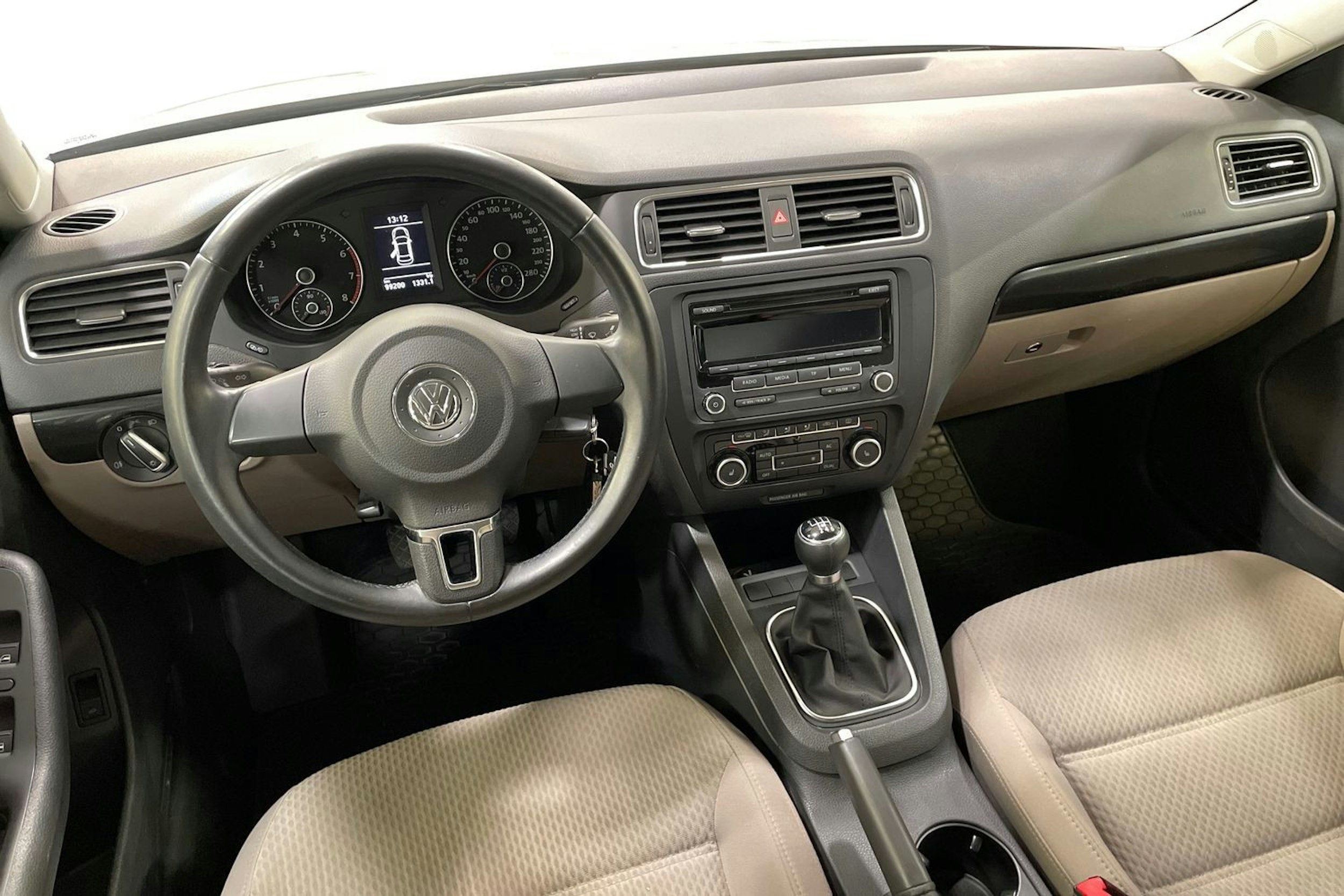 hopea Volkswagen Jetta 2013 kuva 9.