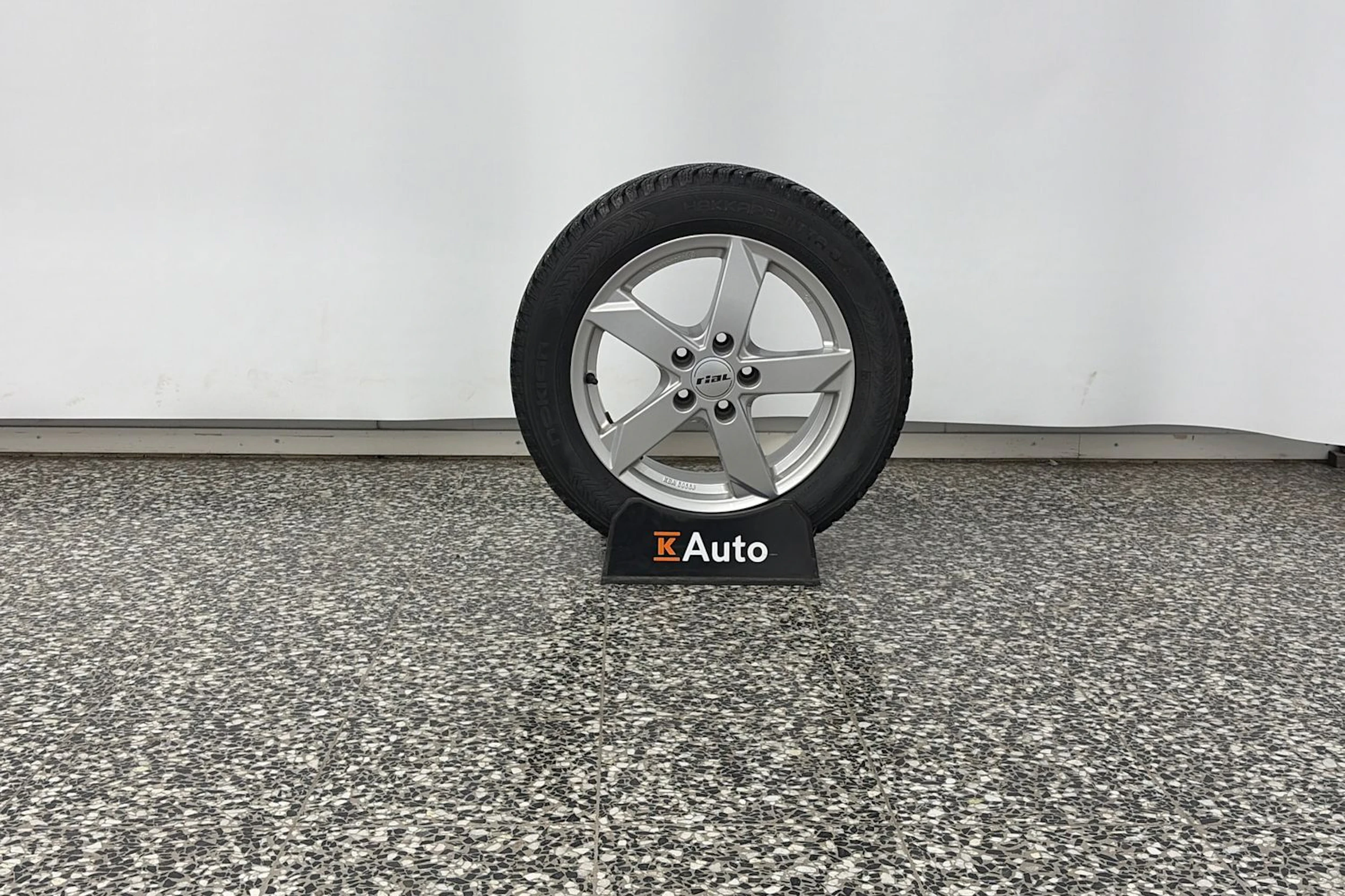 Harmaa Volkswagen JETTA 2014 kuva 13.