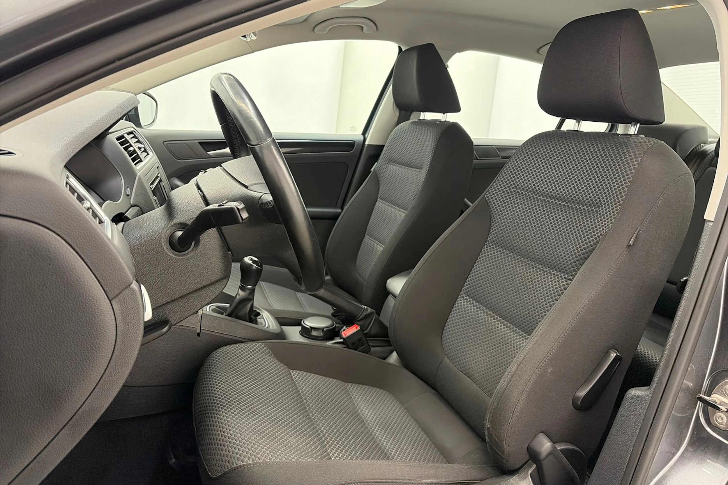Harmaa Volkswagen JETTA 2014 kuva 16.