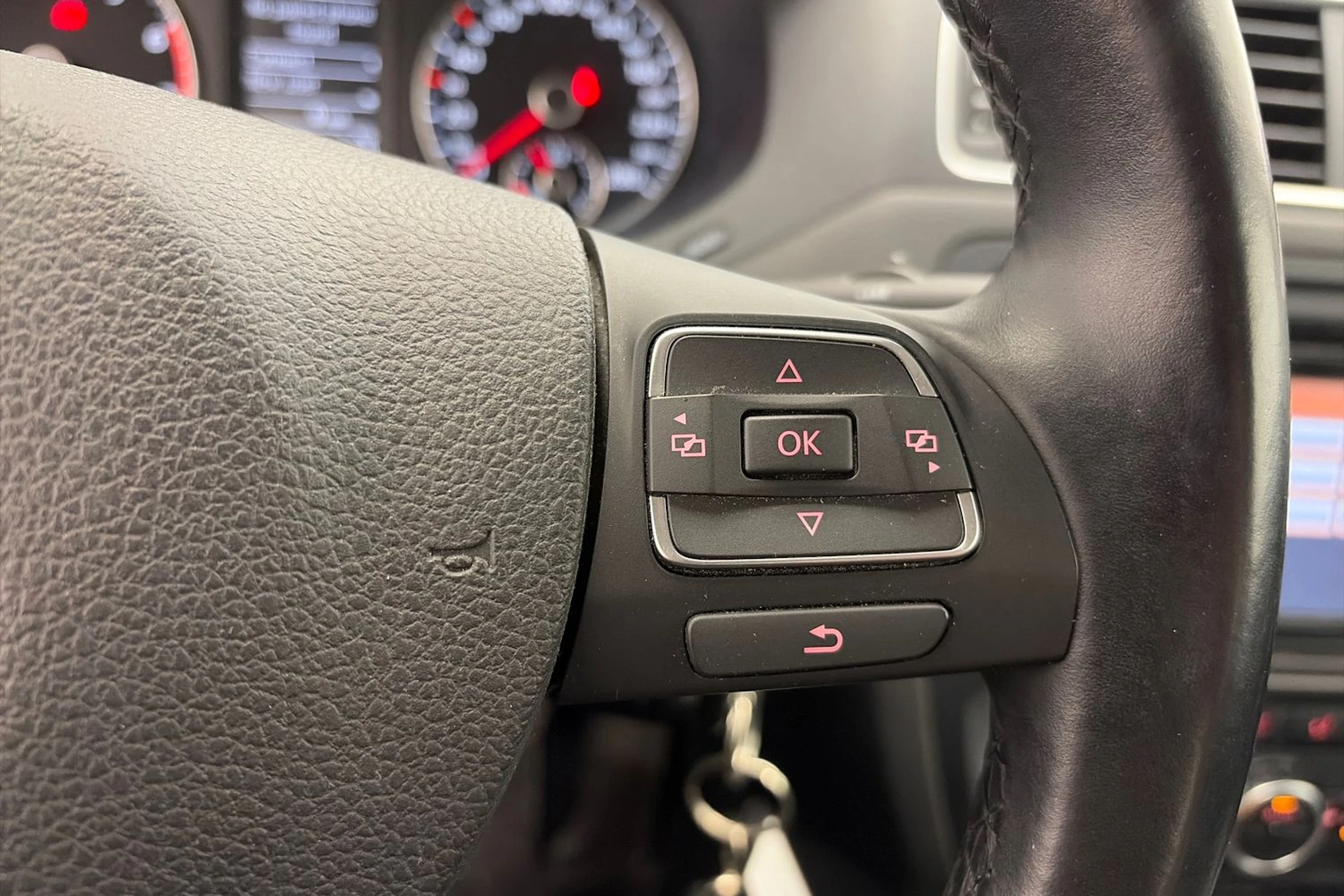 Harmaa Volkswagen JETTA 2014 kuva 19.