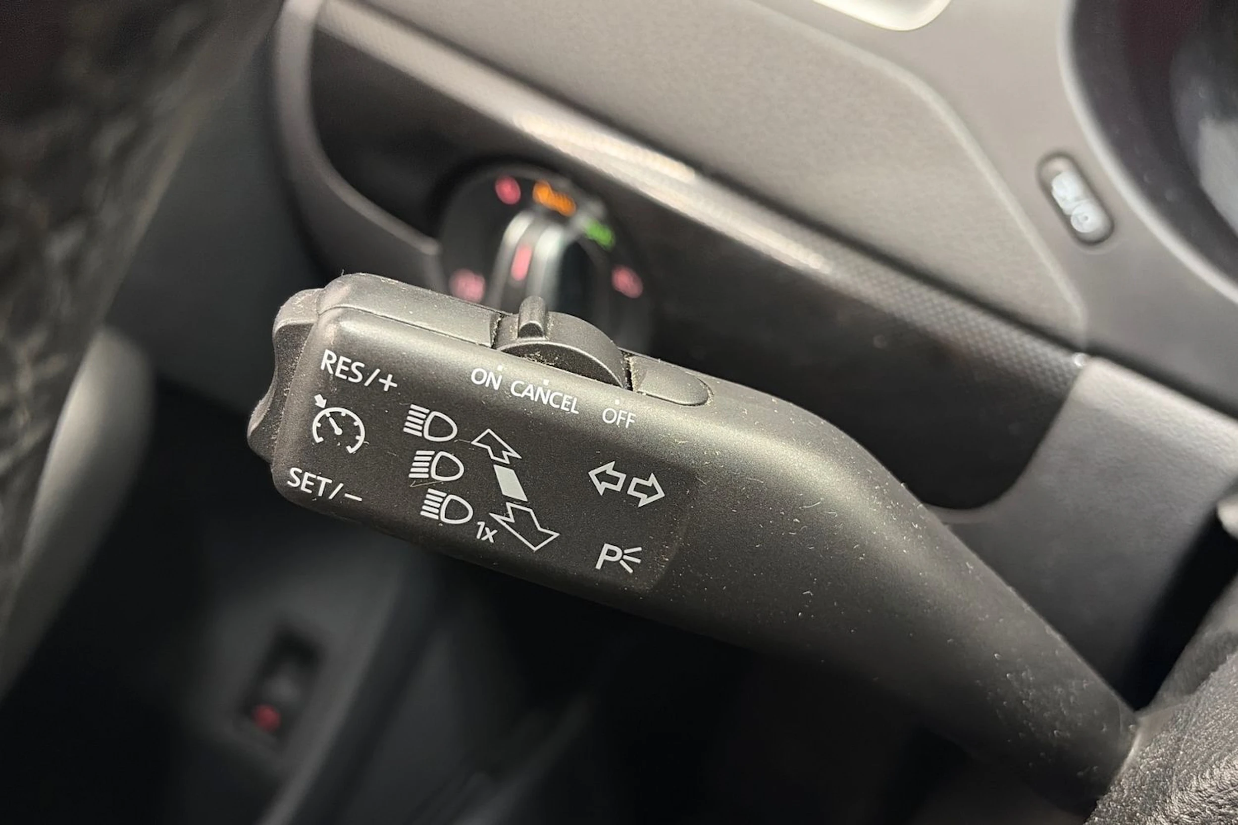 Harmaa Volkswagen JETTA 2014 kuva 20.