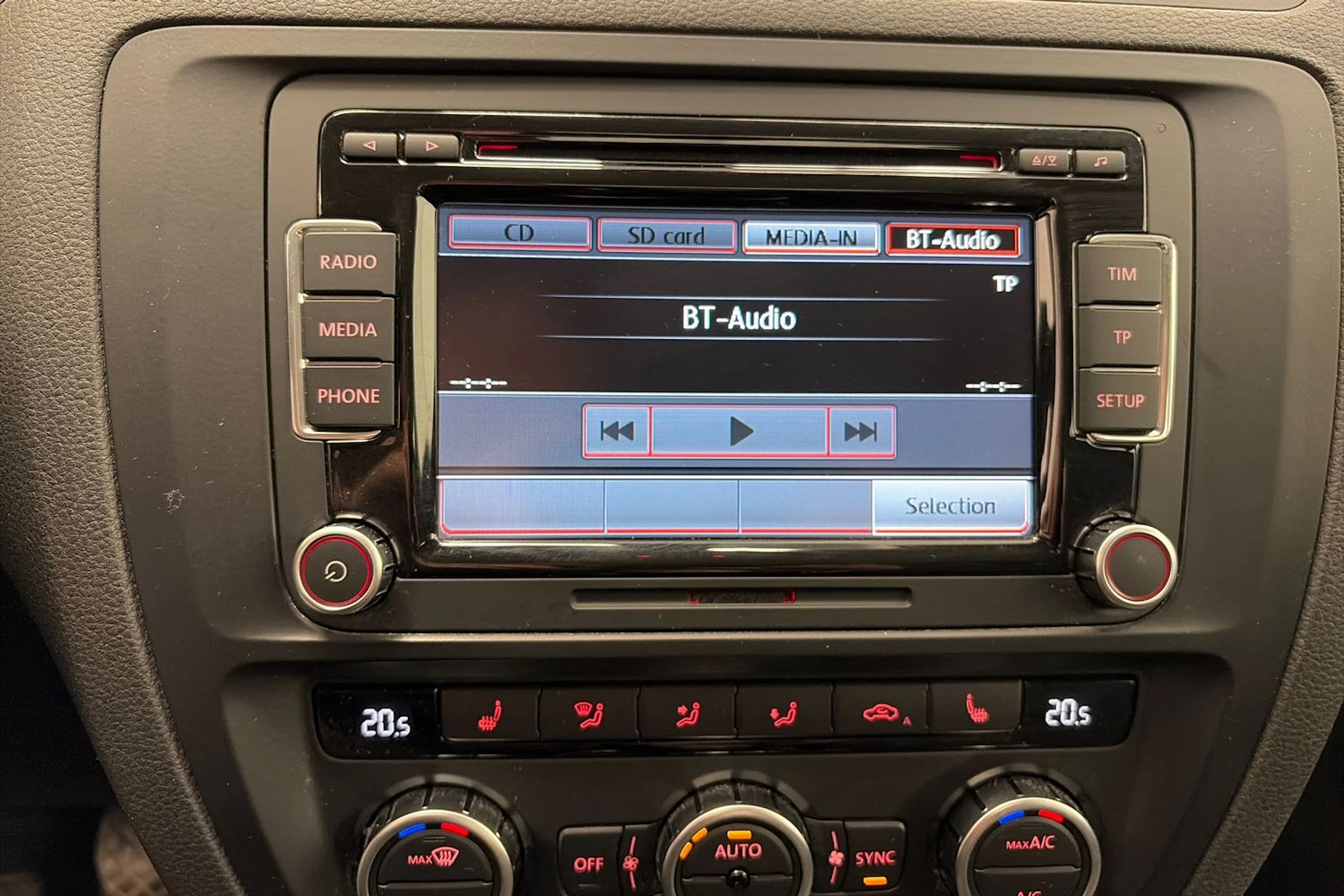 Harmaa Volkswagen JETTA 2014 kuva 21.