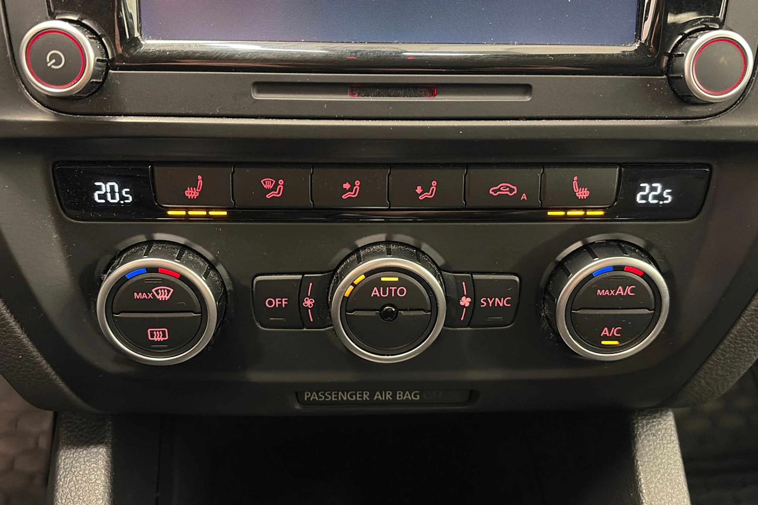 Harmaa Volkswagen JETTA 2014 kuva 22.