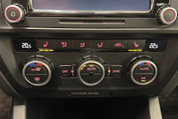 Harmaa Volkswagen JETTA 2014 kuva 22.