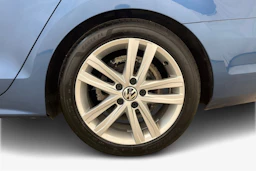 Sininen Volkswagen JETTA 2015 kuva 9.