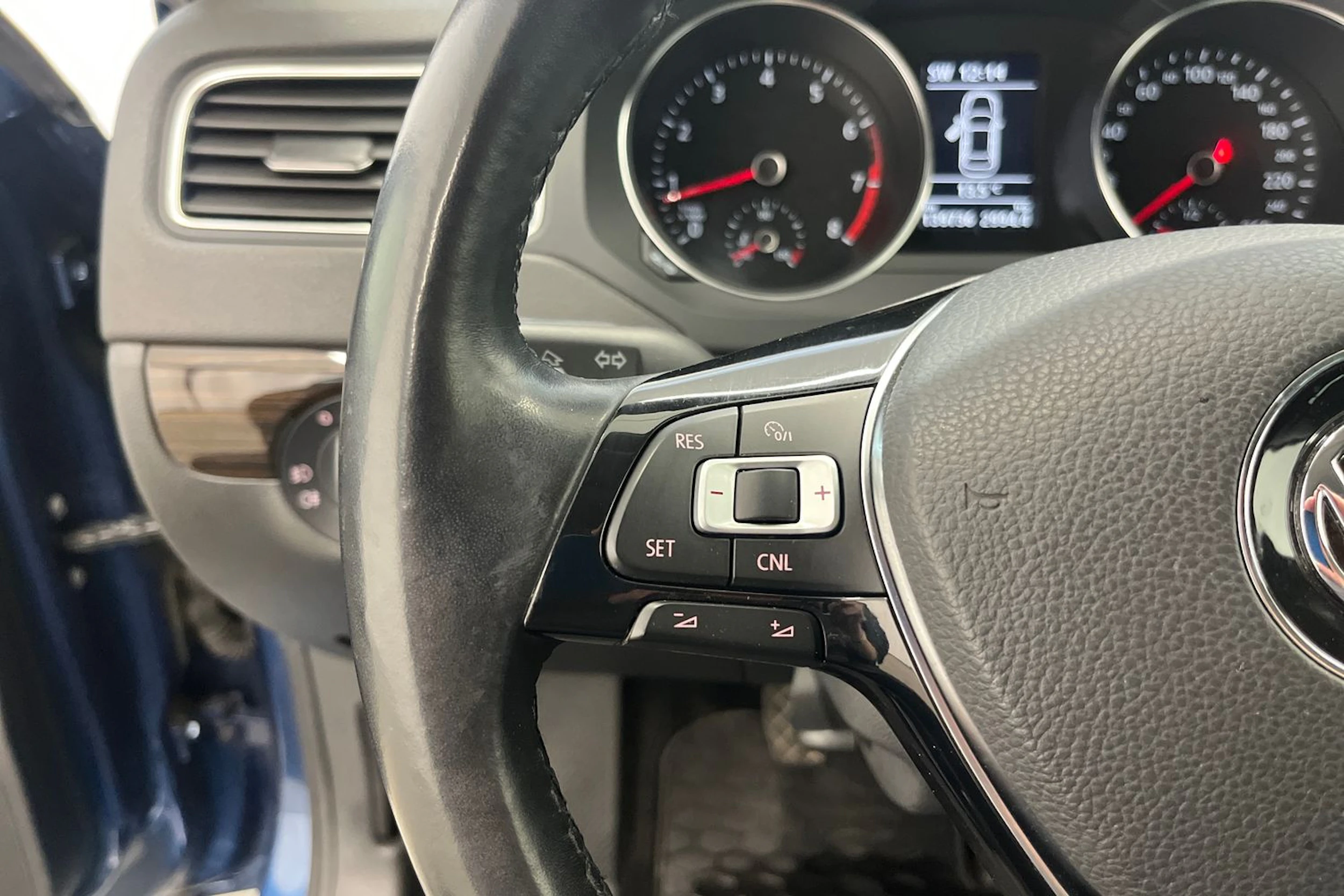 Sininen Volkswagen JETTA 2015 kuva 13.