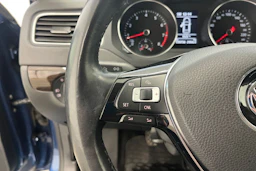 Sininen Volkswagen JETTA 2015 kuva 13.