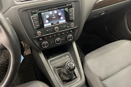 Sininen Volkswagen JETTA 2015 kuva 16.
