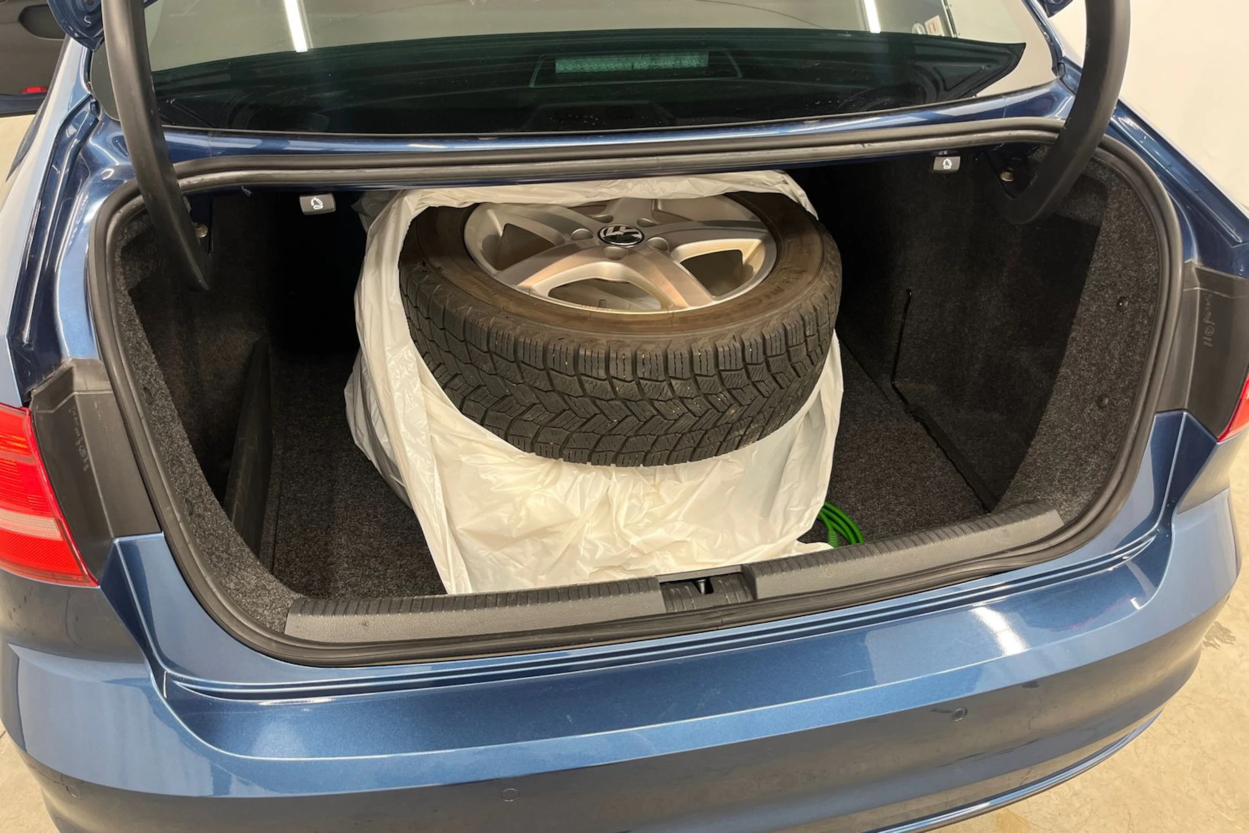 Sininen Volkswagen JETTA 2015 kuva 19.