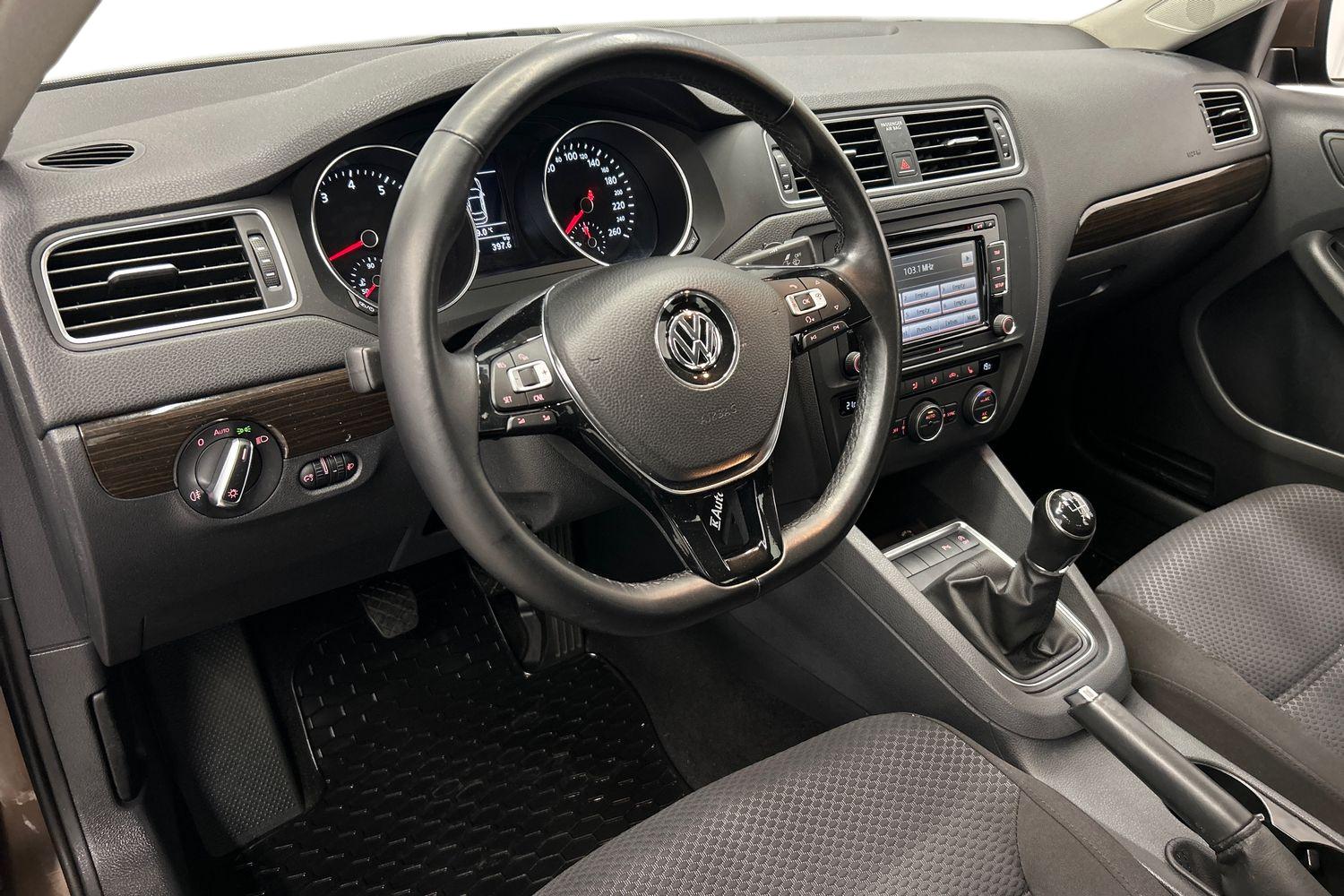 Volkswagen Jetta 2015, kuva 6/20