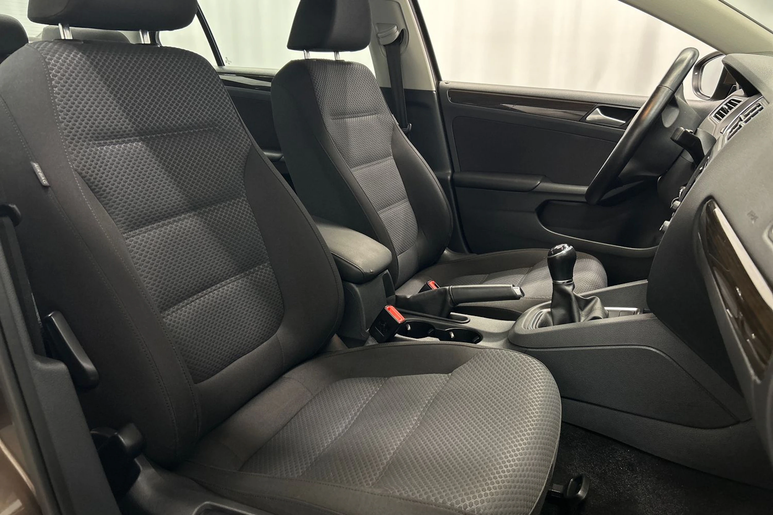 Ruskea (beige) Volkswagen JETTA 2015 kuva 11.