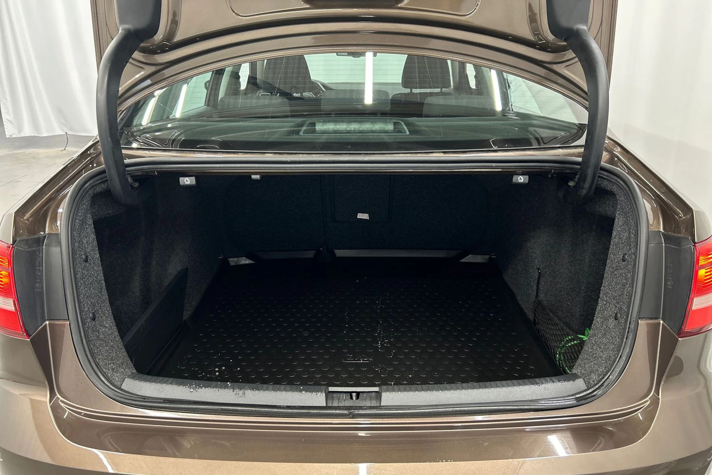 Ruskea (beige) Volkswagen JETTA 2015 kuva 12.