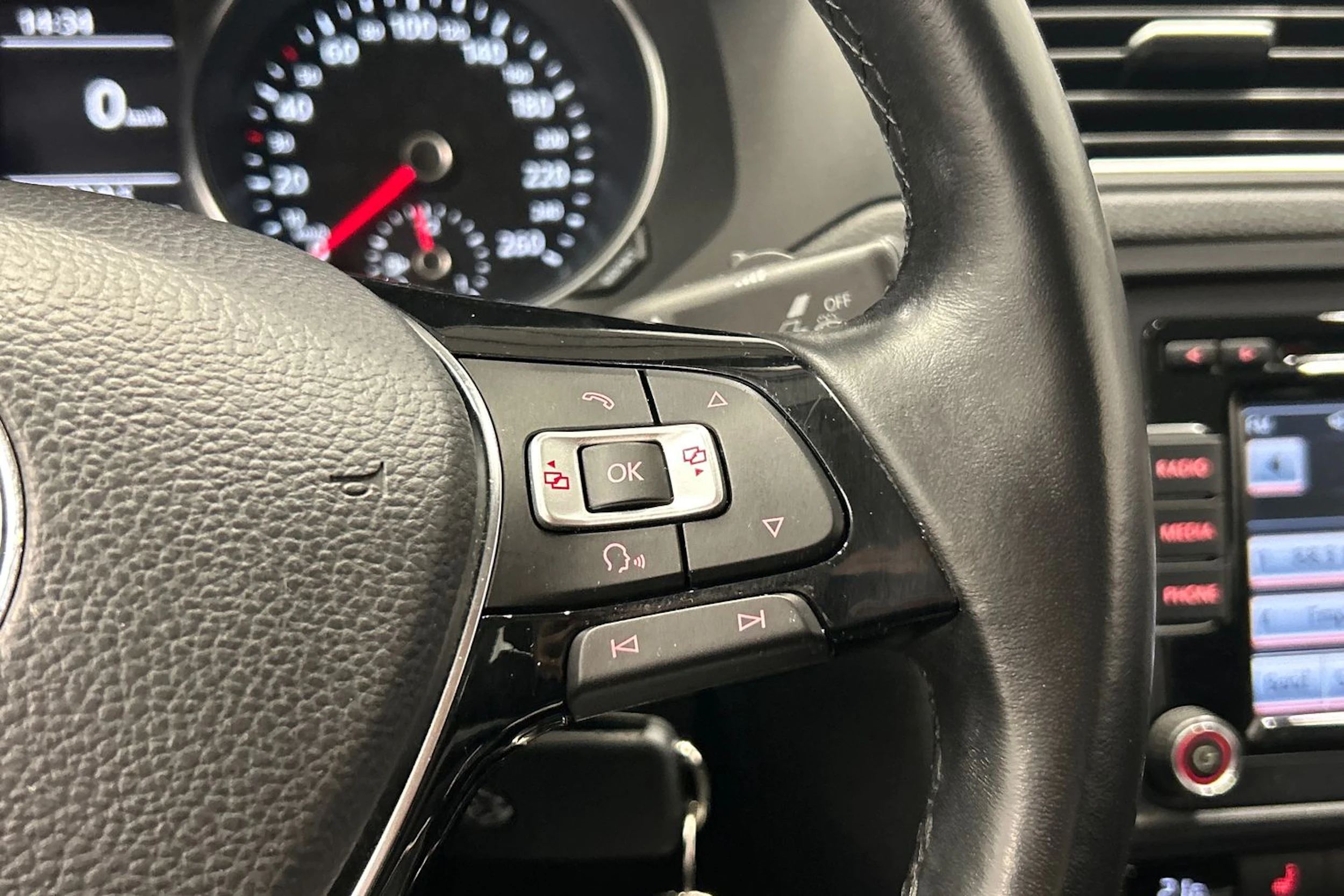 Ruskea (beige) Volkswagen JETTA 2015 kuva 15.