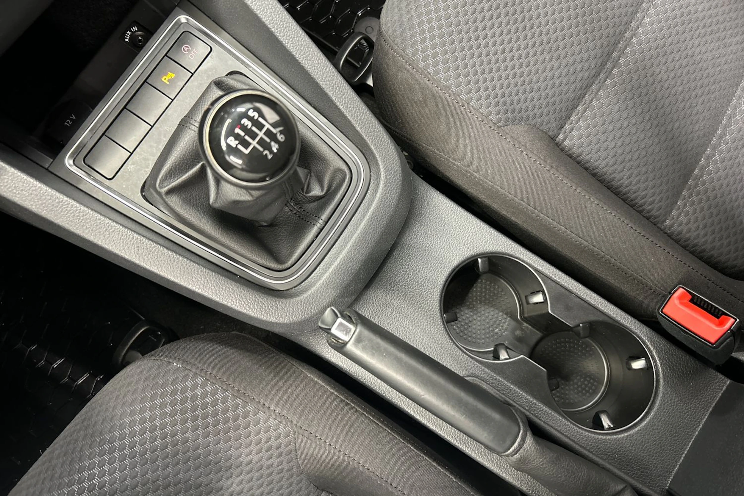 Ruskea (beige) Volkswagen JETTA 2015 kuva 20.