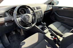 harmaa Volkswagen Jetta 2015 kuva 3.