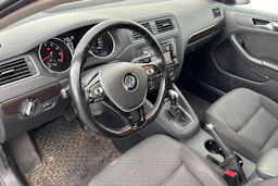 harmaa Volkswagen Jetta 2015 kuva 3.