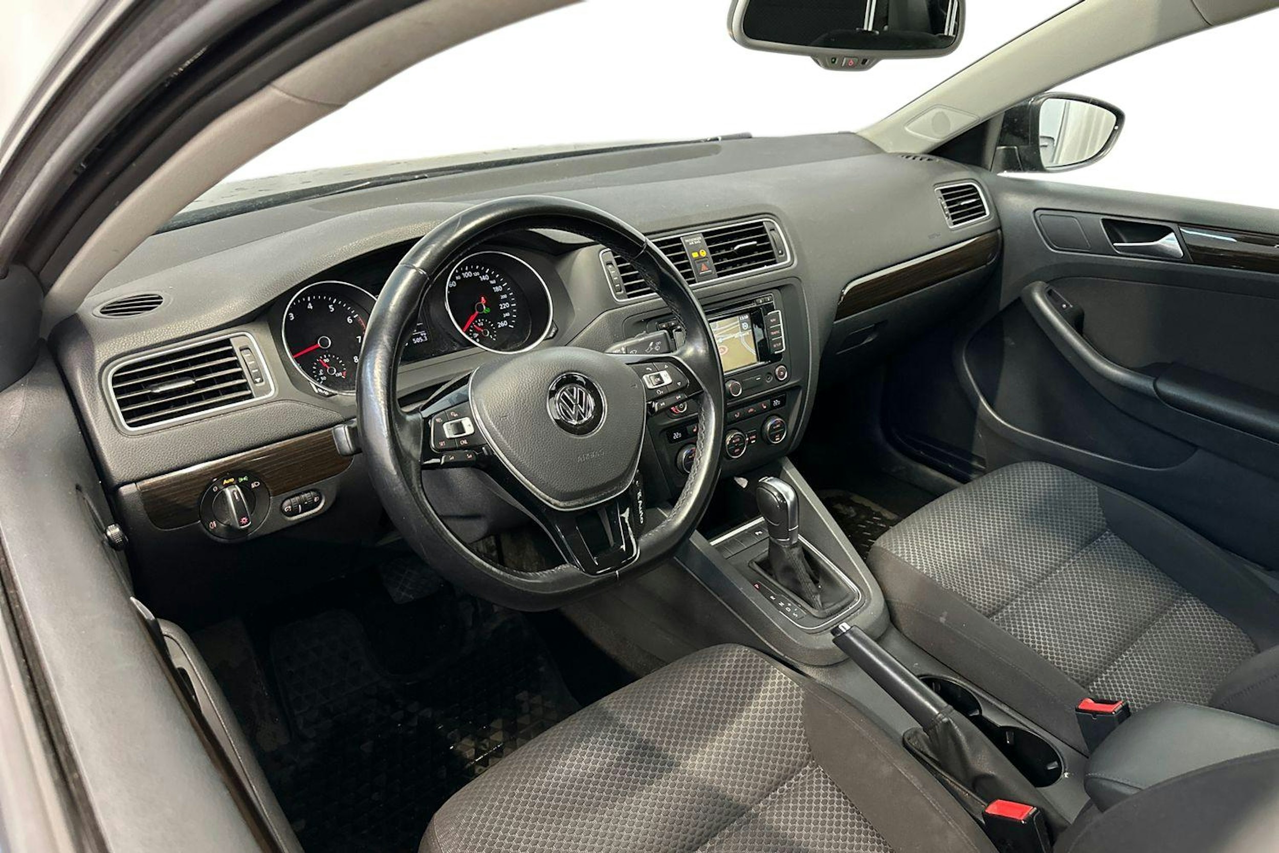 musta Volkswagen Jetta 2015 kuva 3.