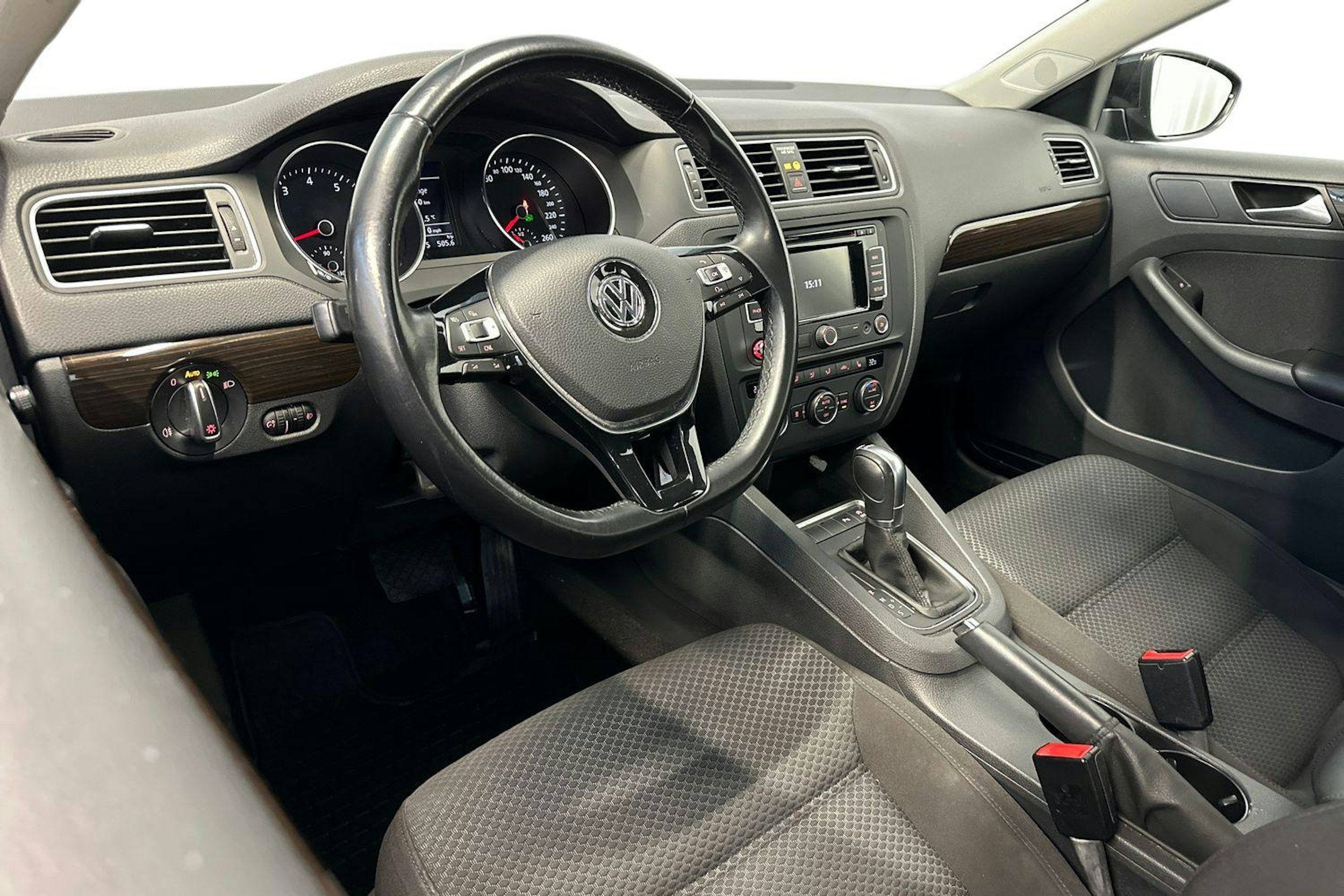 musta Volkswagen Jetta 2015 kuva 7.