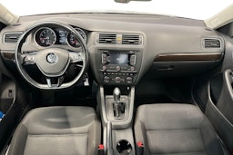 musta Volkswagen Jetta 2015 kuva 9.