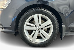 musta Volkswagen Jetta 2015 kuva 11.