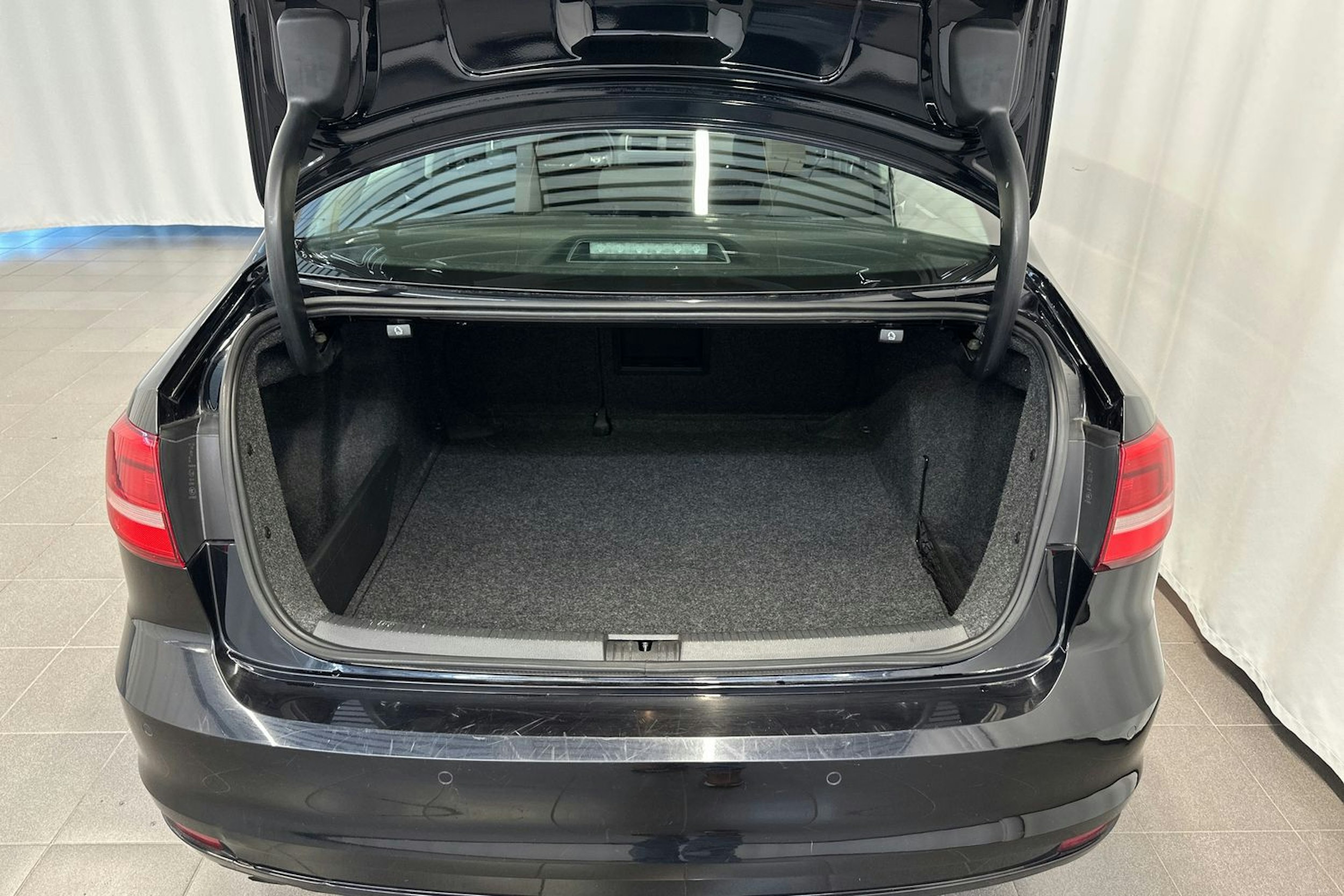 musta Volkswagen Jetta 2015 kuva 13.