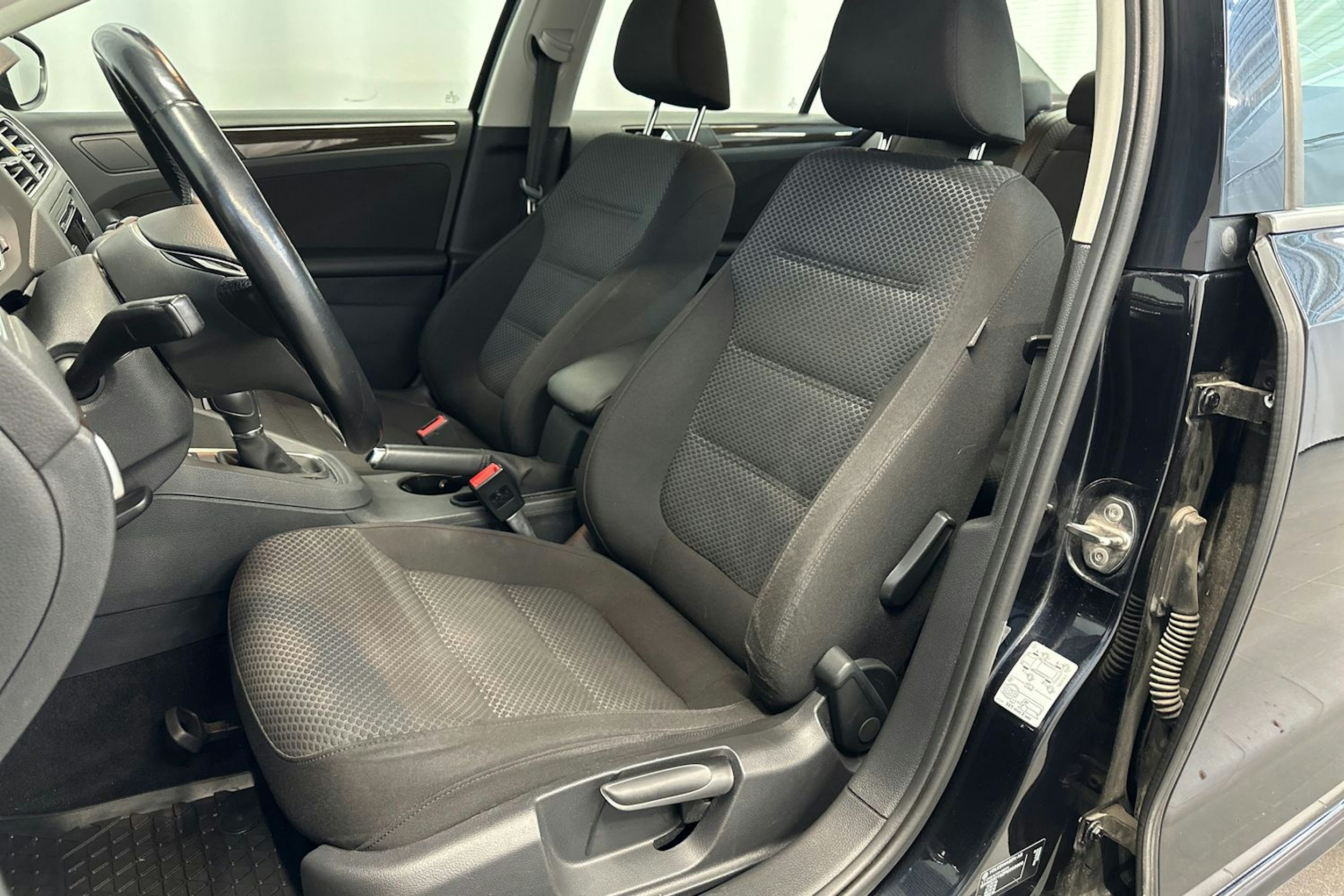 musta Volkswagen Jetta 2015 kuva 14.