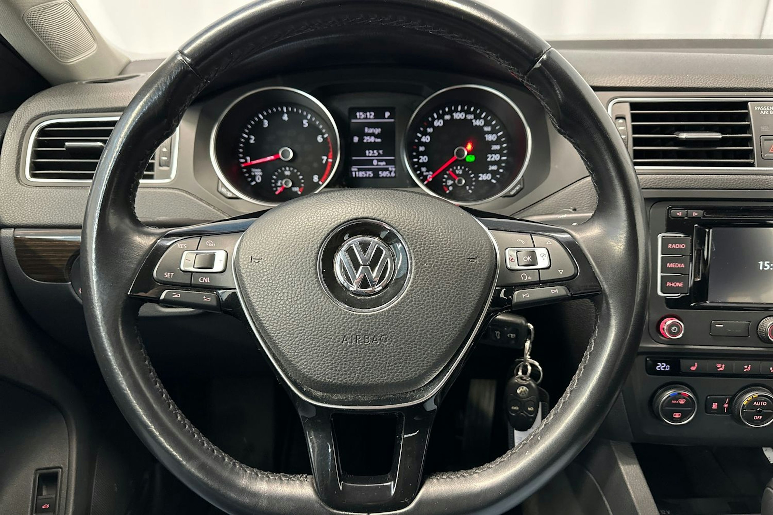 musta Volkswagen Jetta 2015 kuva 15.