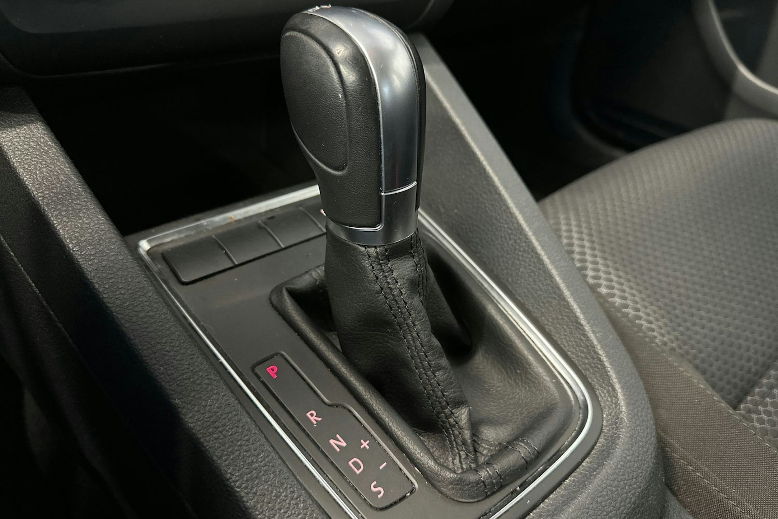 musta Volkswagen Jetta 2015 kuva 17.