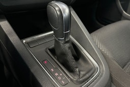 musta Volkswagen Jetta 2015 kuva 17.