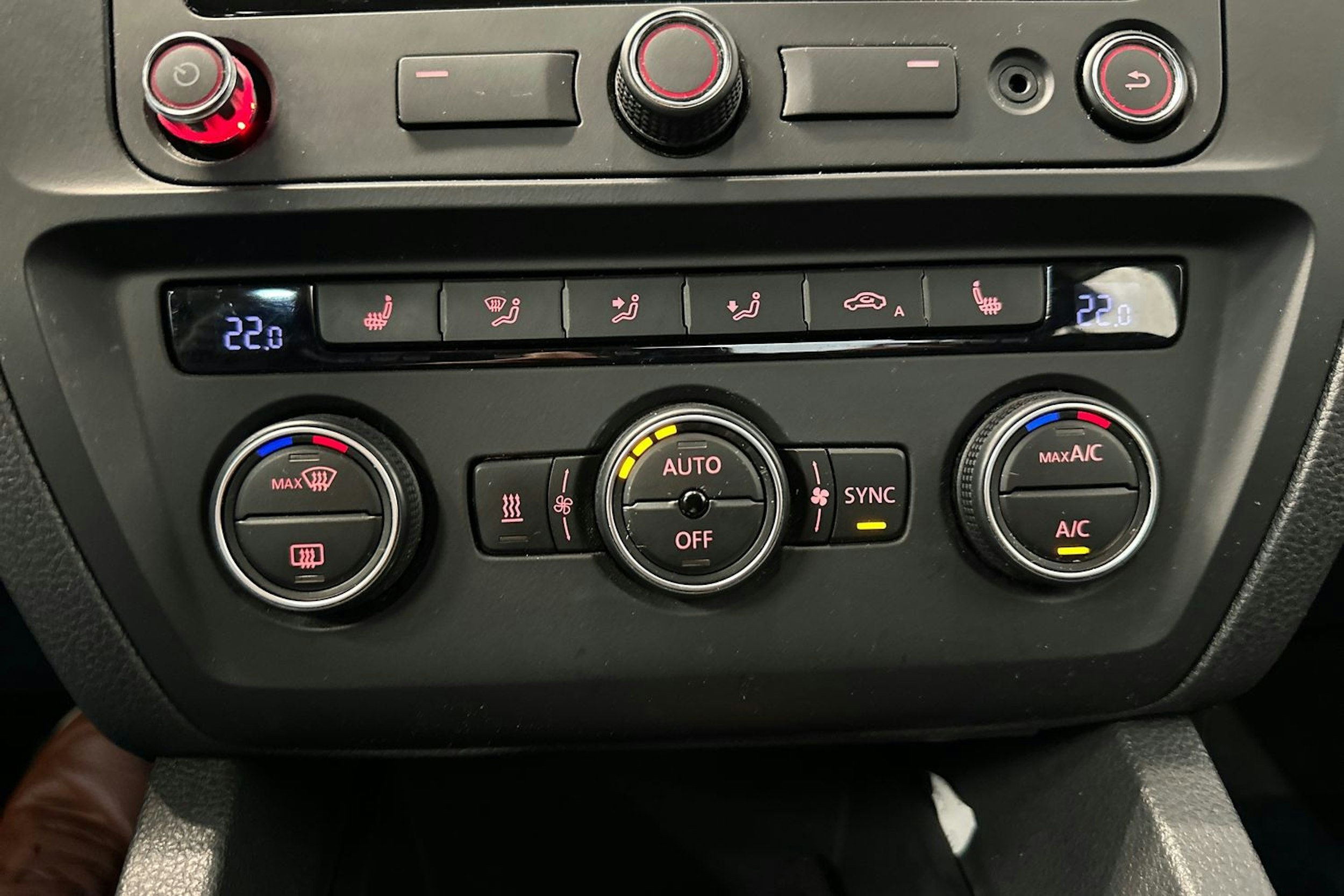 musta Volkswagen Jetta 2015 kuva 18.