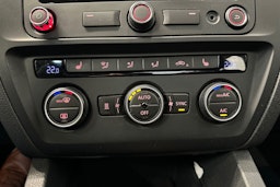 musta Volkswagen Jetta 2015 kuva 18.