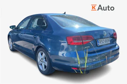 sininen Volkswagen Jetta 2015 kuva 2.