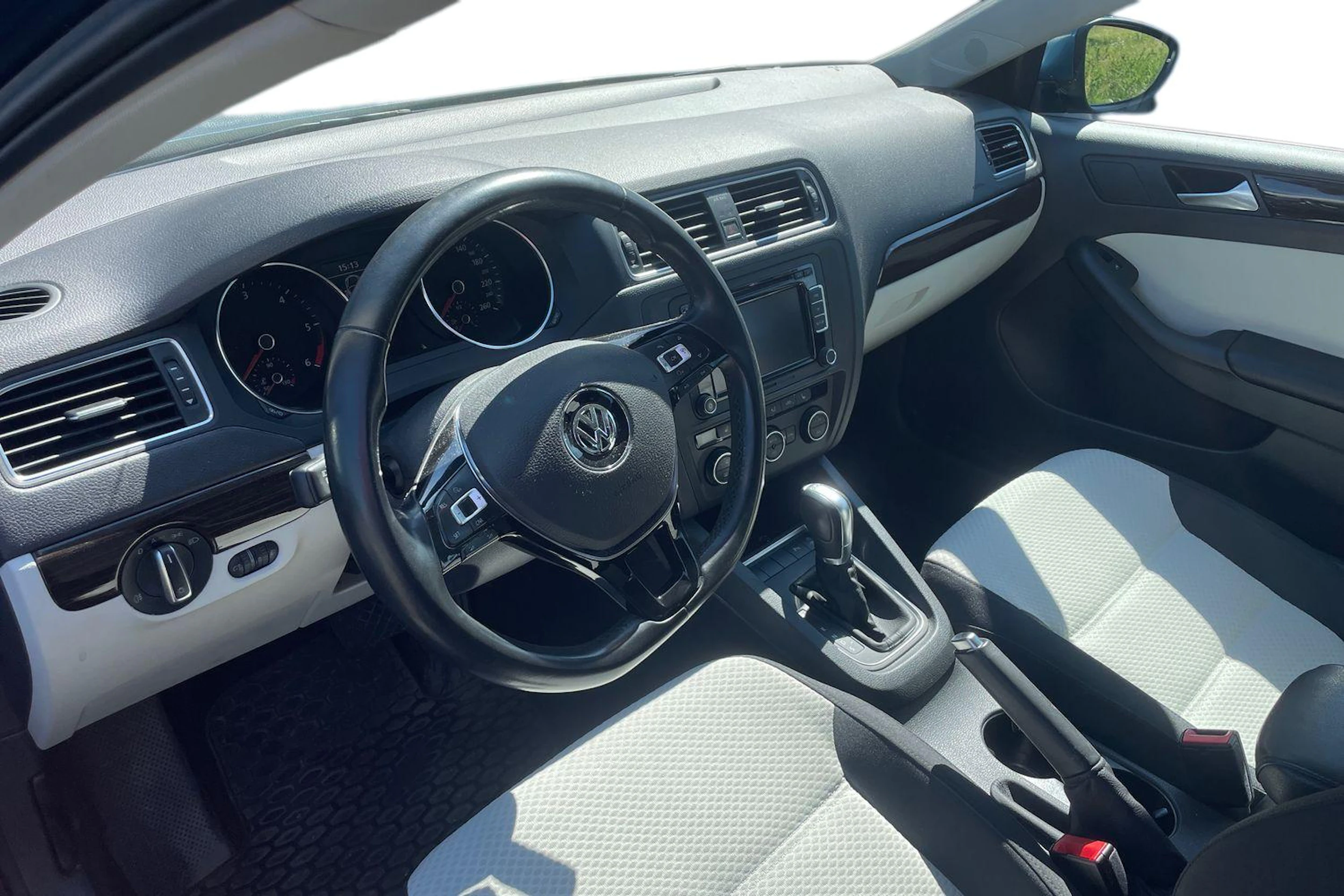 sininen Volkswagen Jetta 2015 kuva 3.